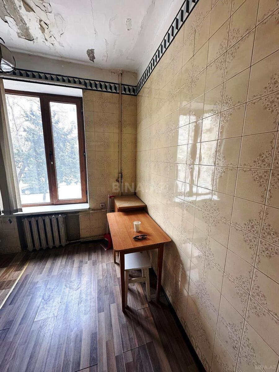 3 otaqlı Köhnə tikili, Nizami m., Bakı