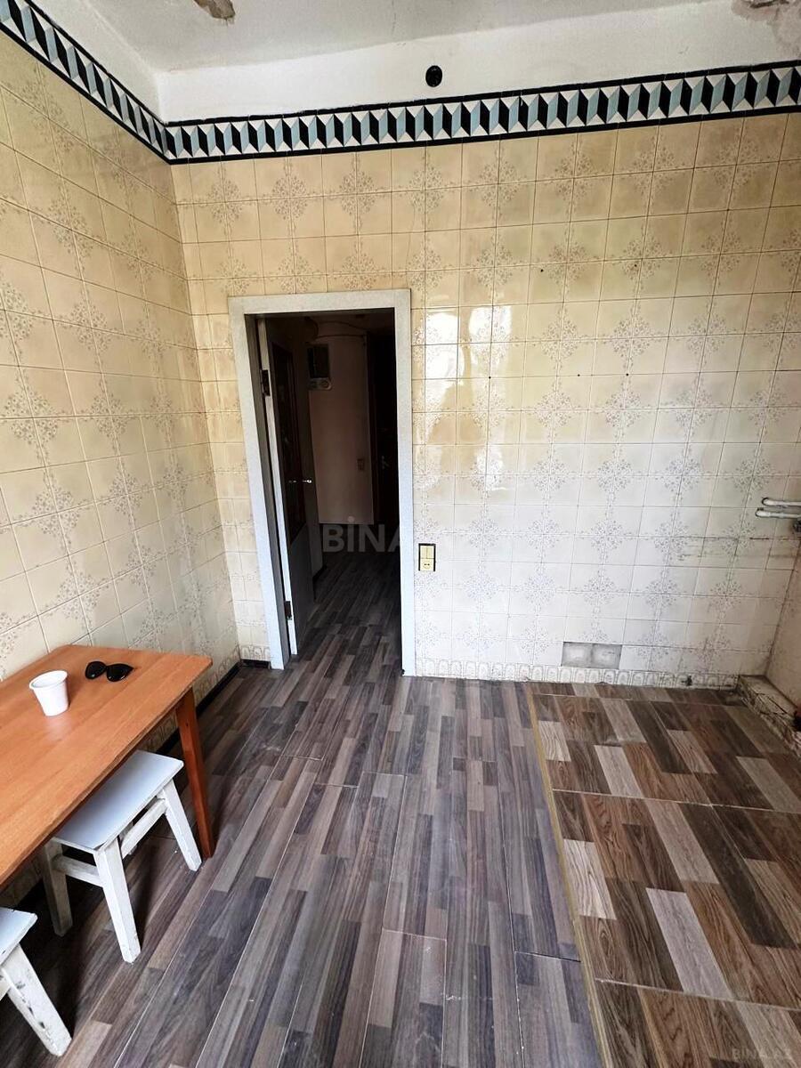 3 otaqlı Köhnə tikili, Nizami m., Bakı