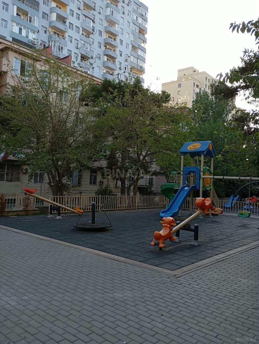 2 otaqlı Köhnə tikili, Qara Qarayev m., Bakı