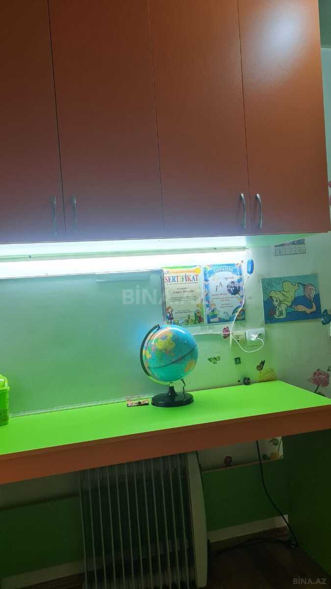 3 otaqlı Köhnə tikili, Memar Əcəmi m., Bakı