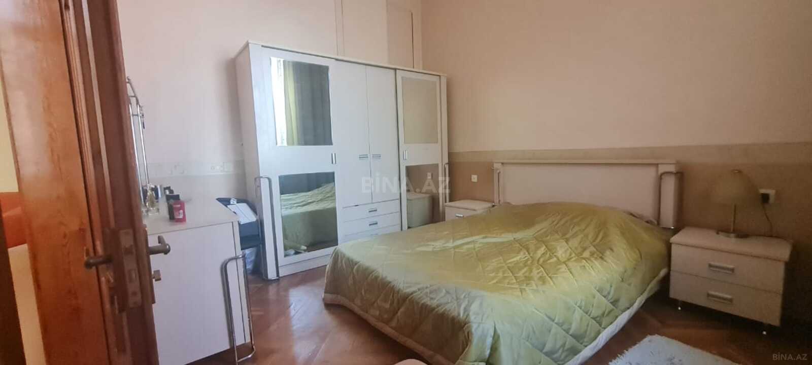 4 otaqlı Köhnə tikili, Sahil m., Bakı