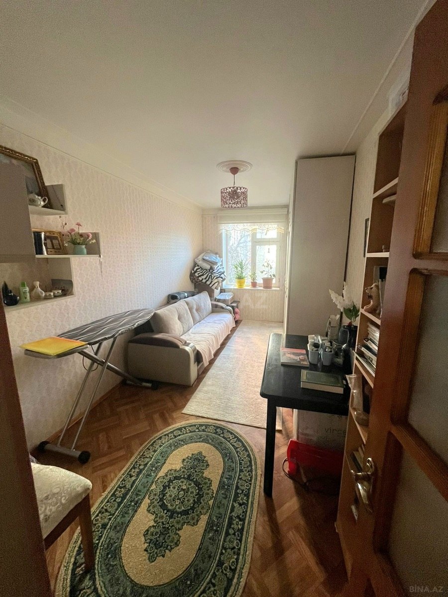 3 otaqlı Köhnə tikili, Elmlər Akademiyası m., Bakı