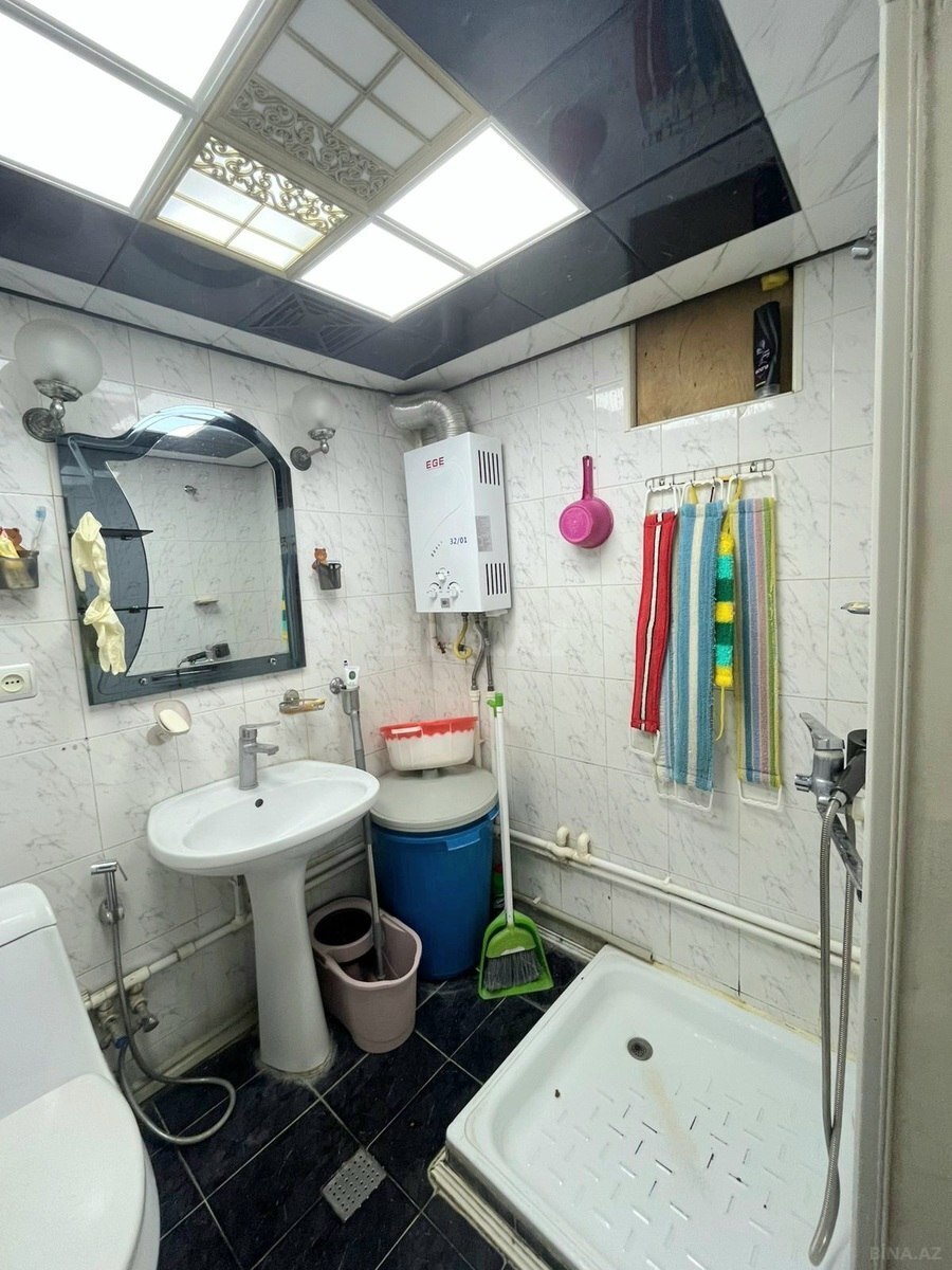 3 otaqlı Köhnə tikili, Elmlər Akademiyası m., Bakı