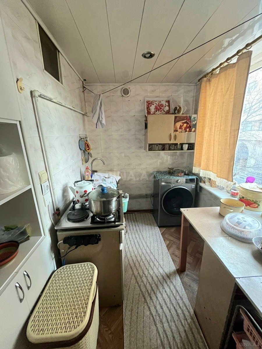 3 otaqlı Köhnə tikili, Elmlər Akademiyası m., Bakı