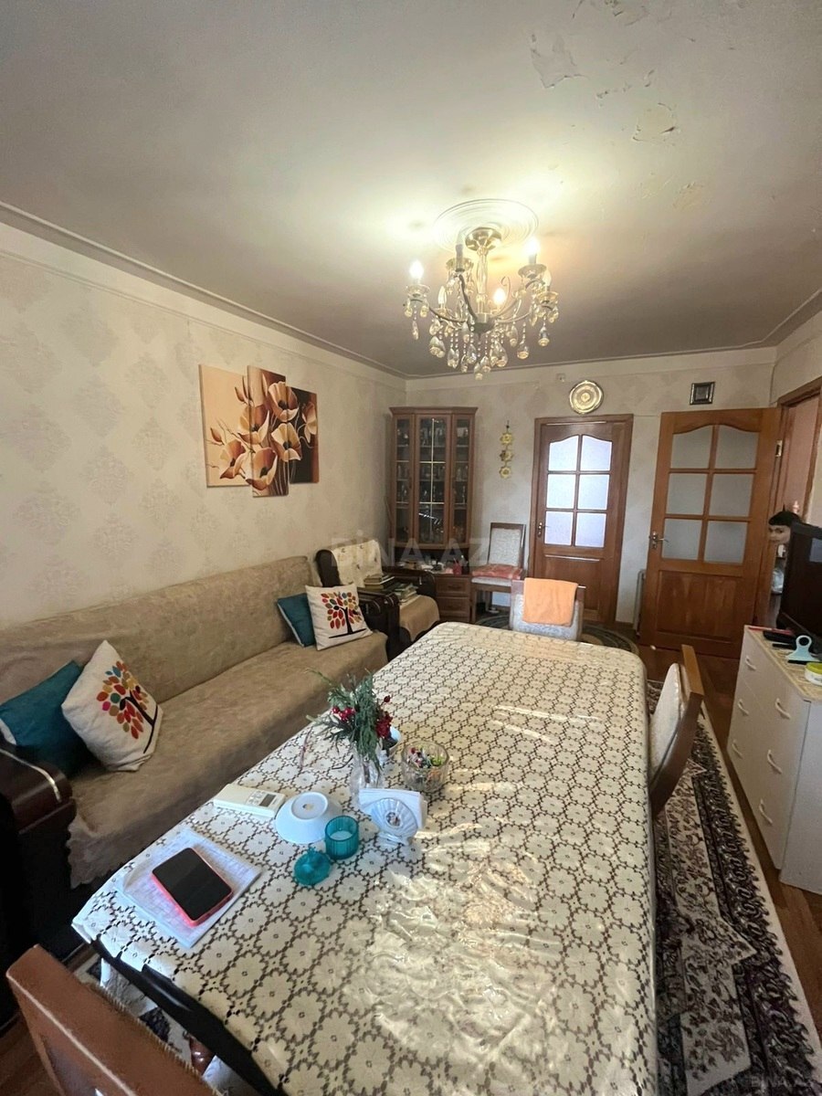 3 otaqlı Köhnə tikili, Elmlər Akademiyası m., Bakı
