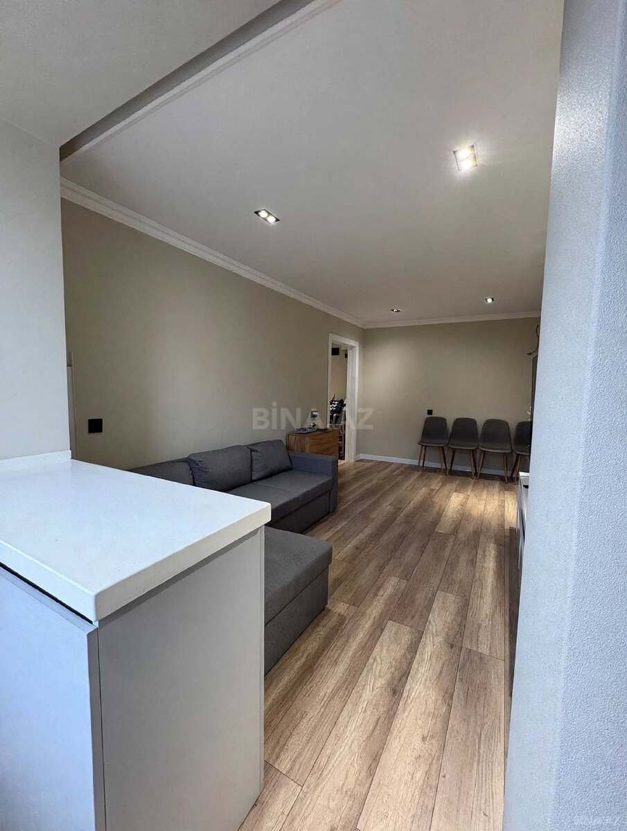 3 otaqlı Köhnə tikili, Neftçilər m., Bakı
