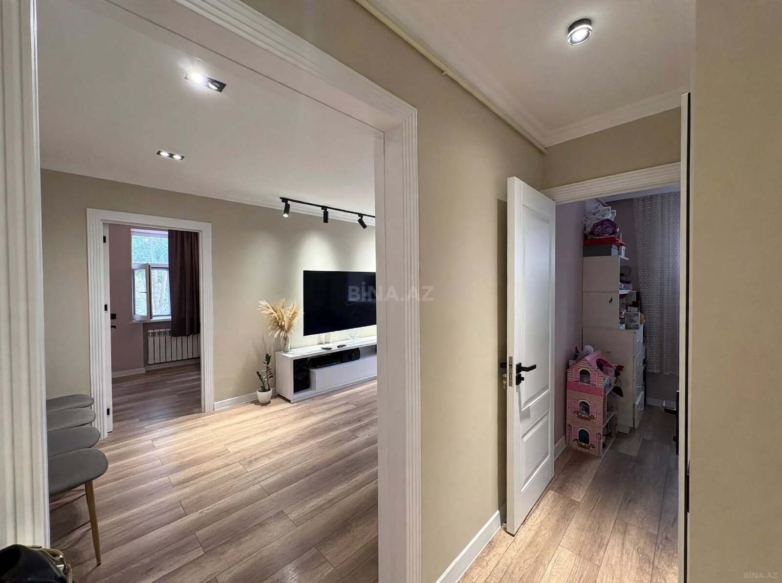 3 otaqlı Köhnə tikili, Neftçilər m., Bakı
