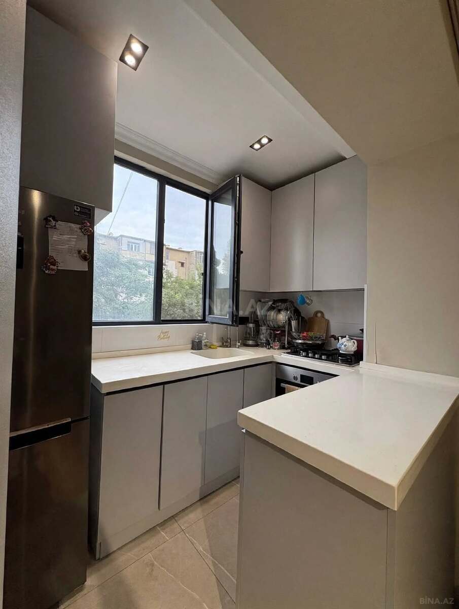 3 otaqlı Köhnə tikili, Neftçilər m., Bakı