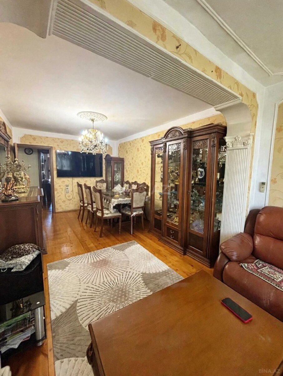 2 otaqlı Köhnə tikili, Neftçilər m., Bakı