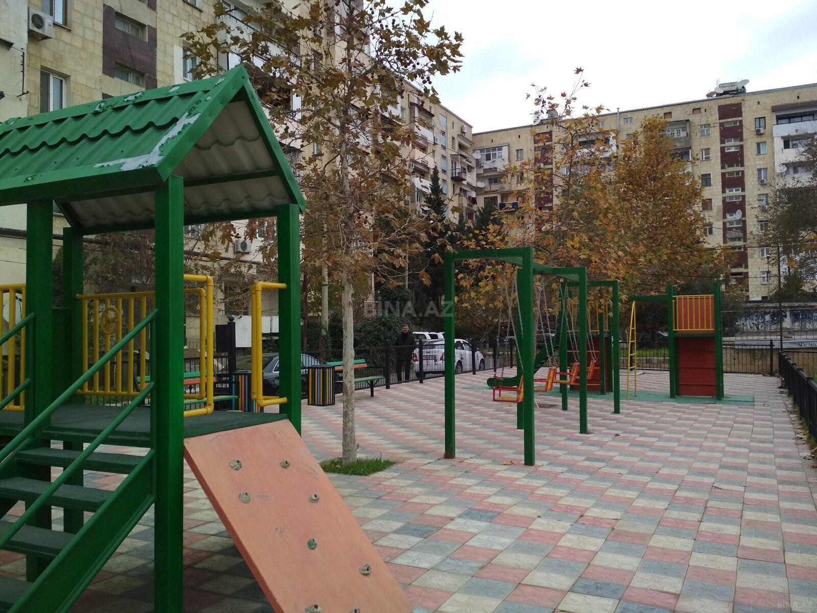 4 otaqlı Köhnə tikili, Elmlər Akademiyası m., Bakı