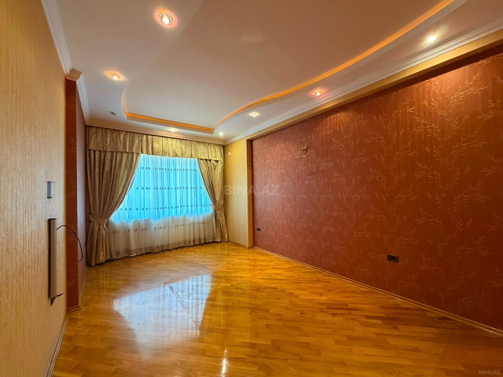 3 otaqlı Yeni tikili, Şah İsmayıl Xətai m., Bakı