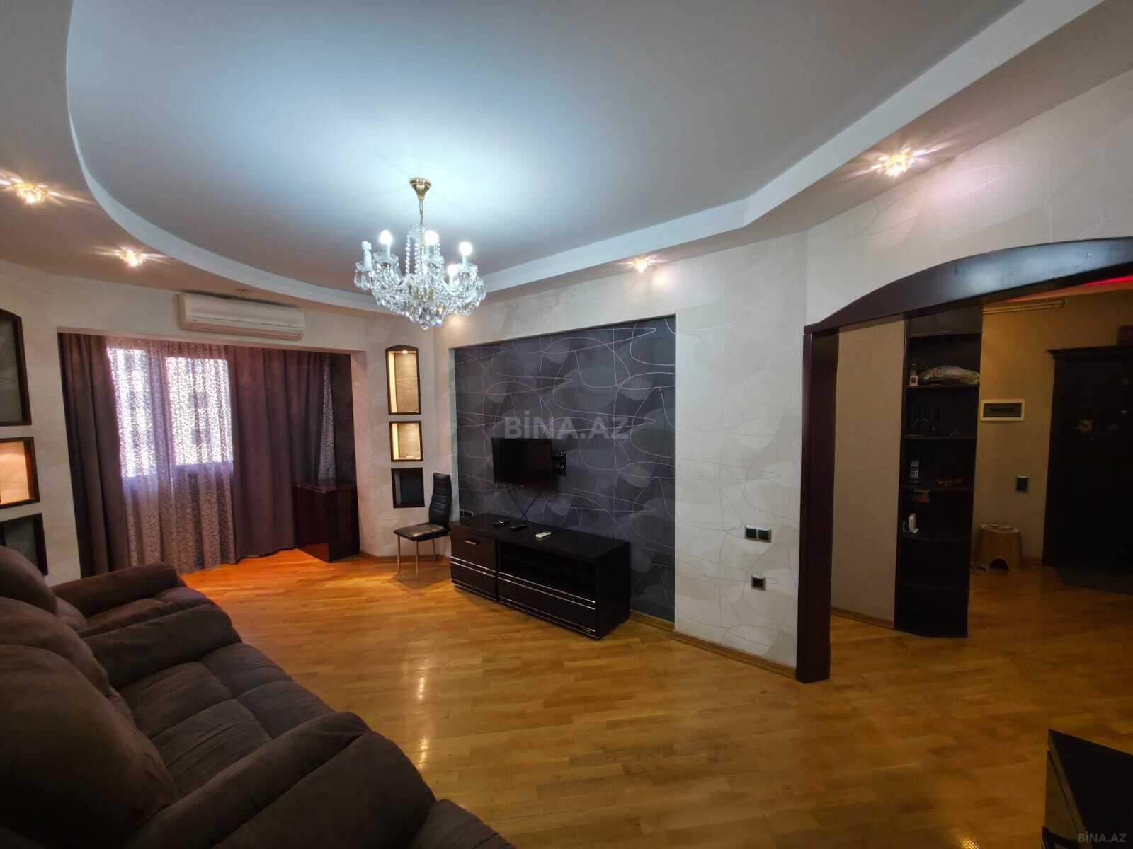 3 otaqlı Köhnə tikili, Nizami m., Bakı
