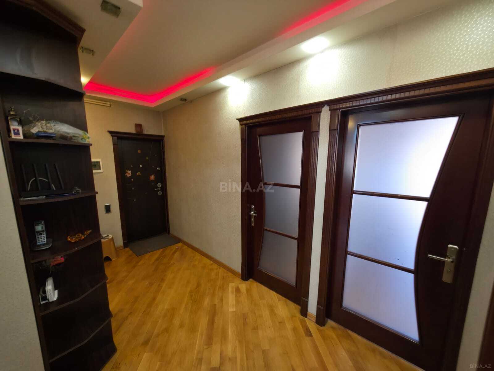 3 otaqlı Köhnə tikili, Nizami m., Bakı