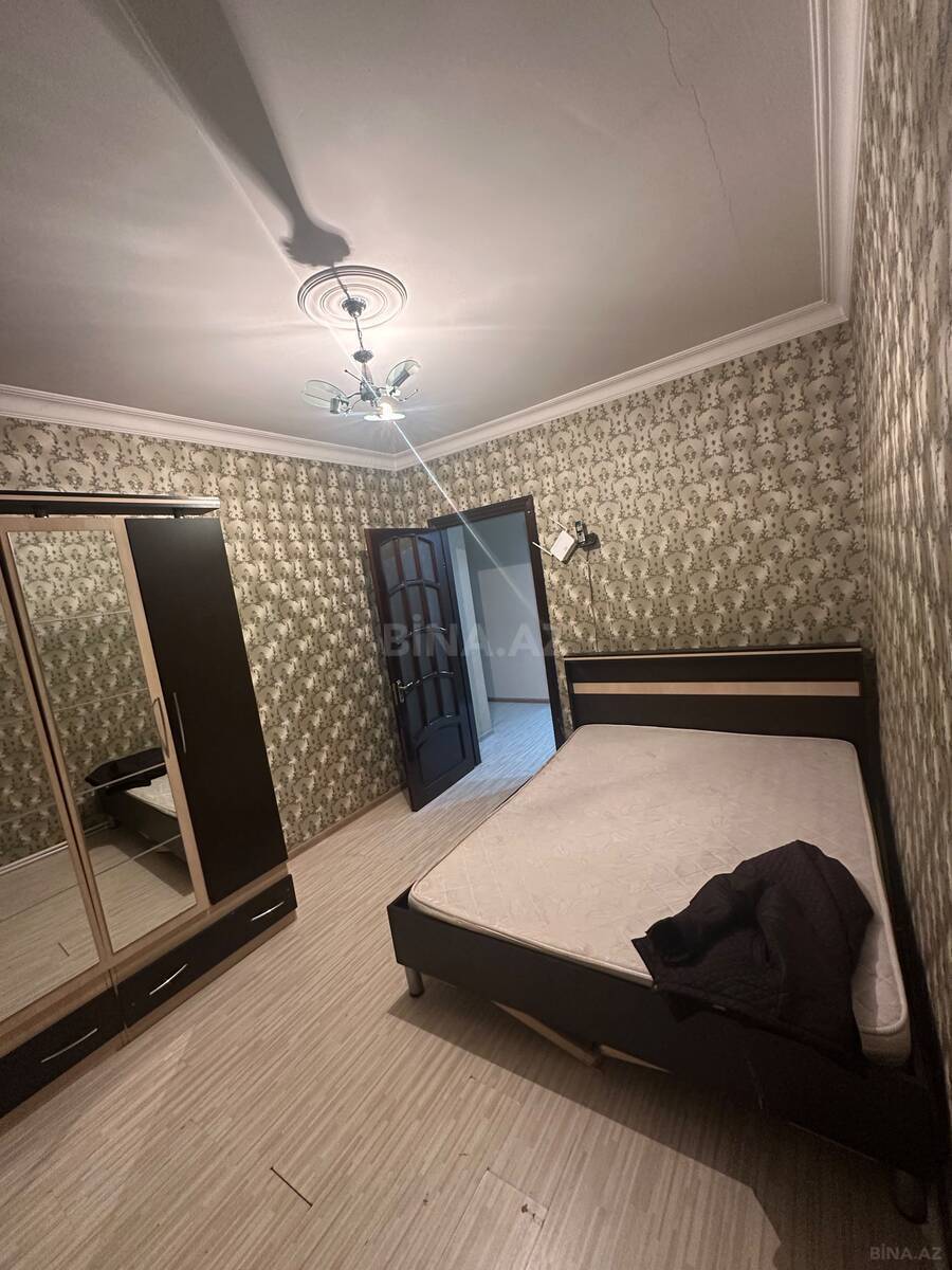 3 otaqlı Köhnə tikili, Bakıxanov q., Bakı