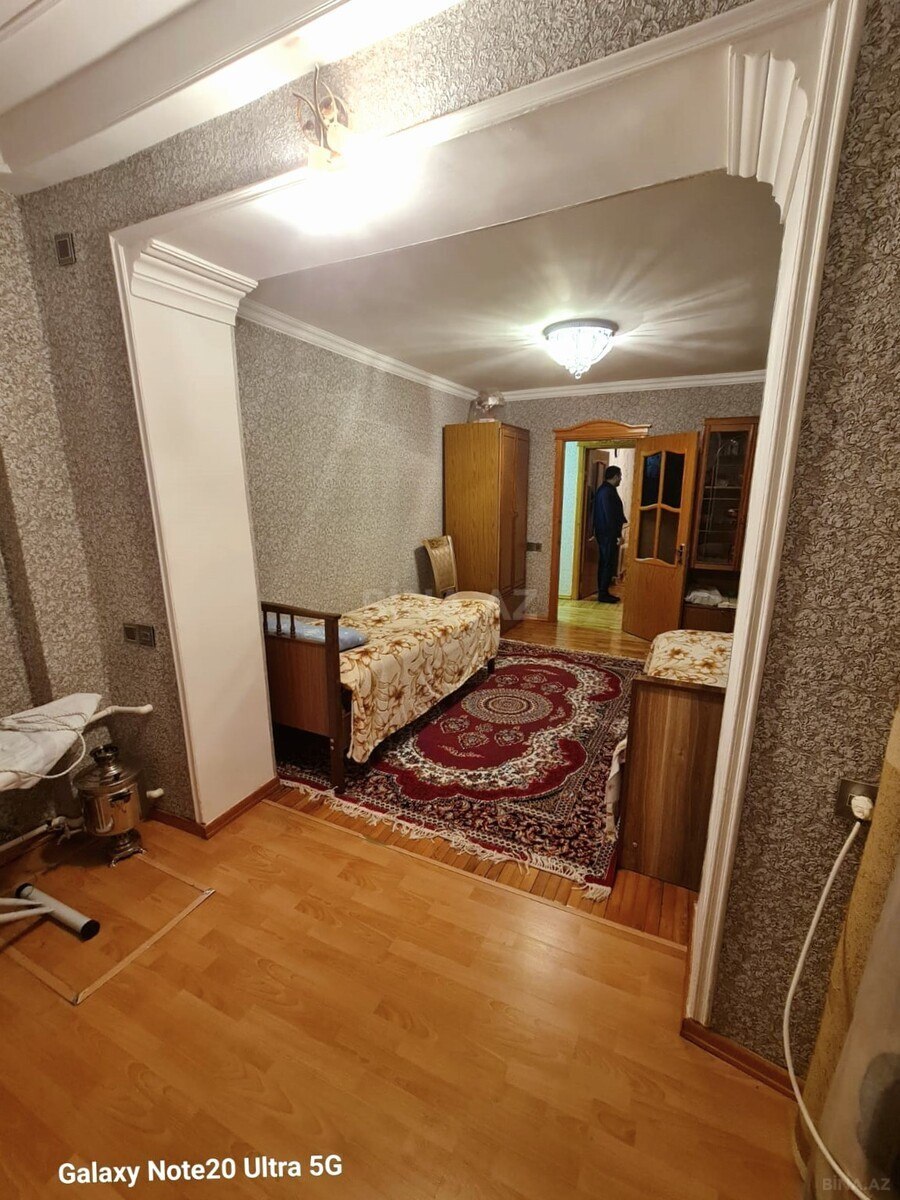 3 otaqlı Köhnə tikili, Qara Qarayev m., Bakı