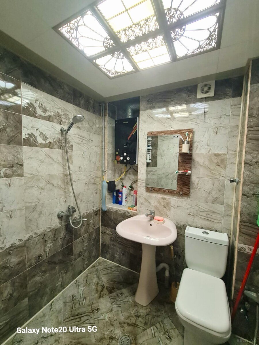 3 otaqlı Köhnə tikili, Qara Qarayev m., Bakı