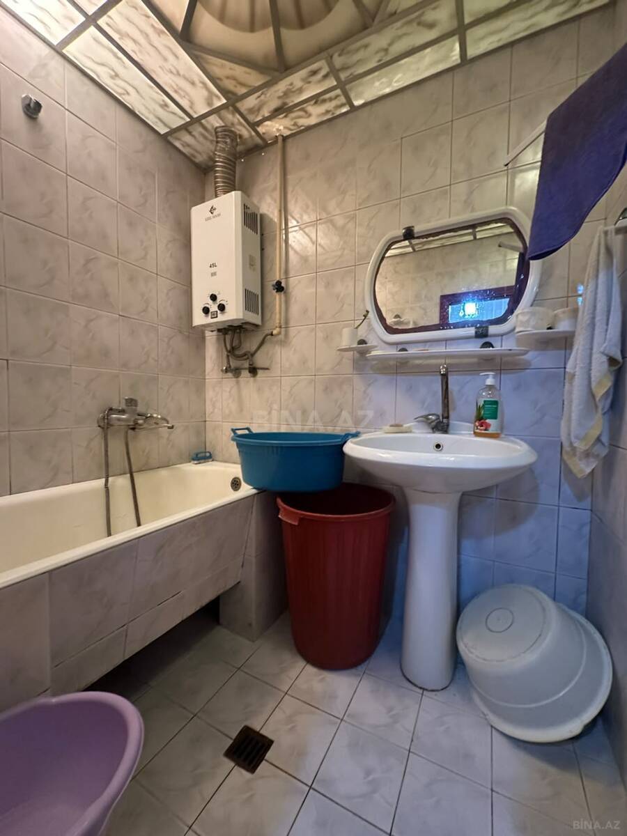 3 otaqlı Köhnə tikili, Bakıxanov q., Bakı