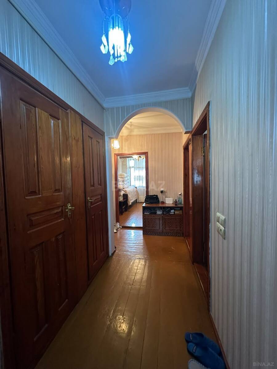 3 otaqlı Köhnə tikili, Bakıxanov q., Bakı