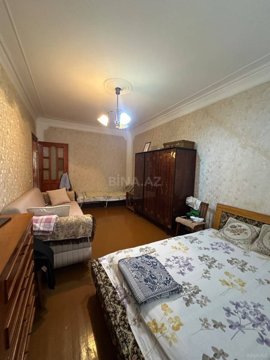 3 otaqlı Köhnə tikili, Bakıxanov q., Bakı
