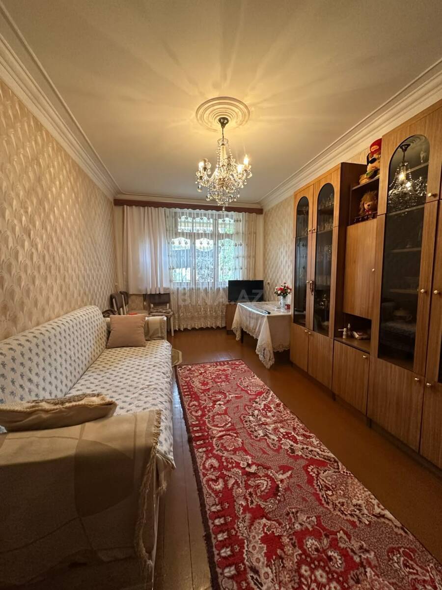 3 otaqlı Köhnə tikili, Bakıxanov q., Bakı