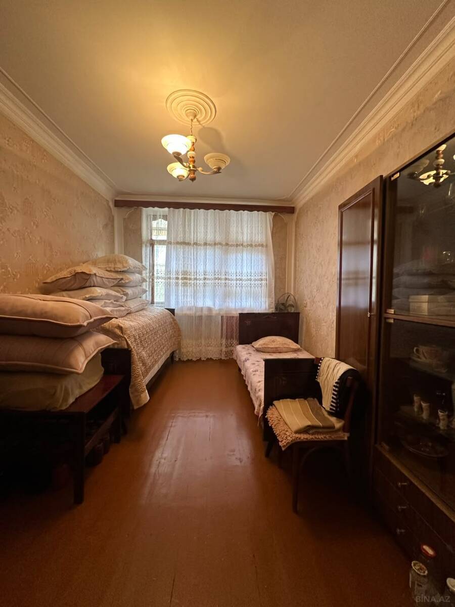 3 otaqlı Köhnə tikili, Bakıxanov q., Bakı