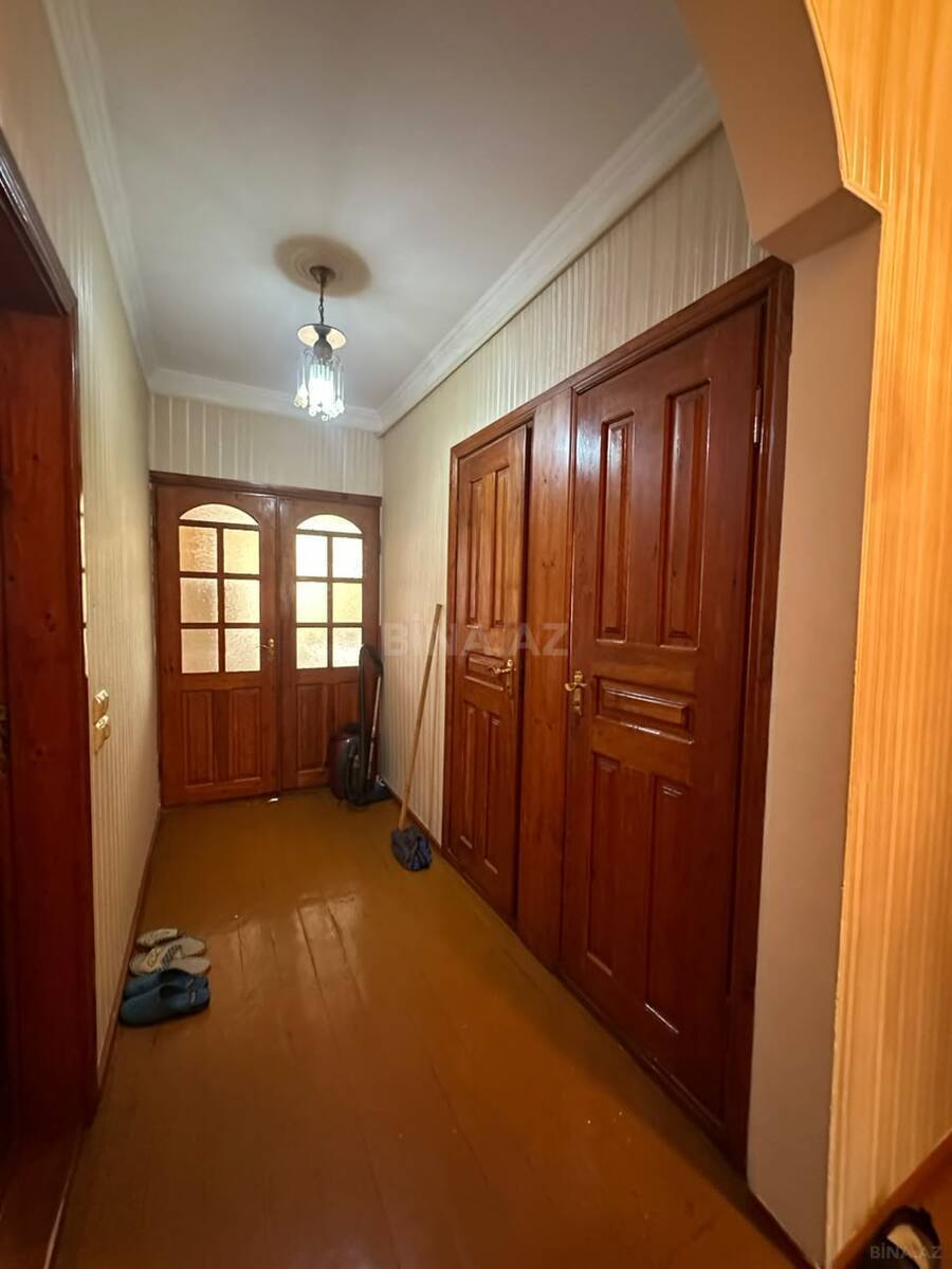 3 otaqlı Köhnə tikili, Bakıxanov q., Bakı