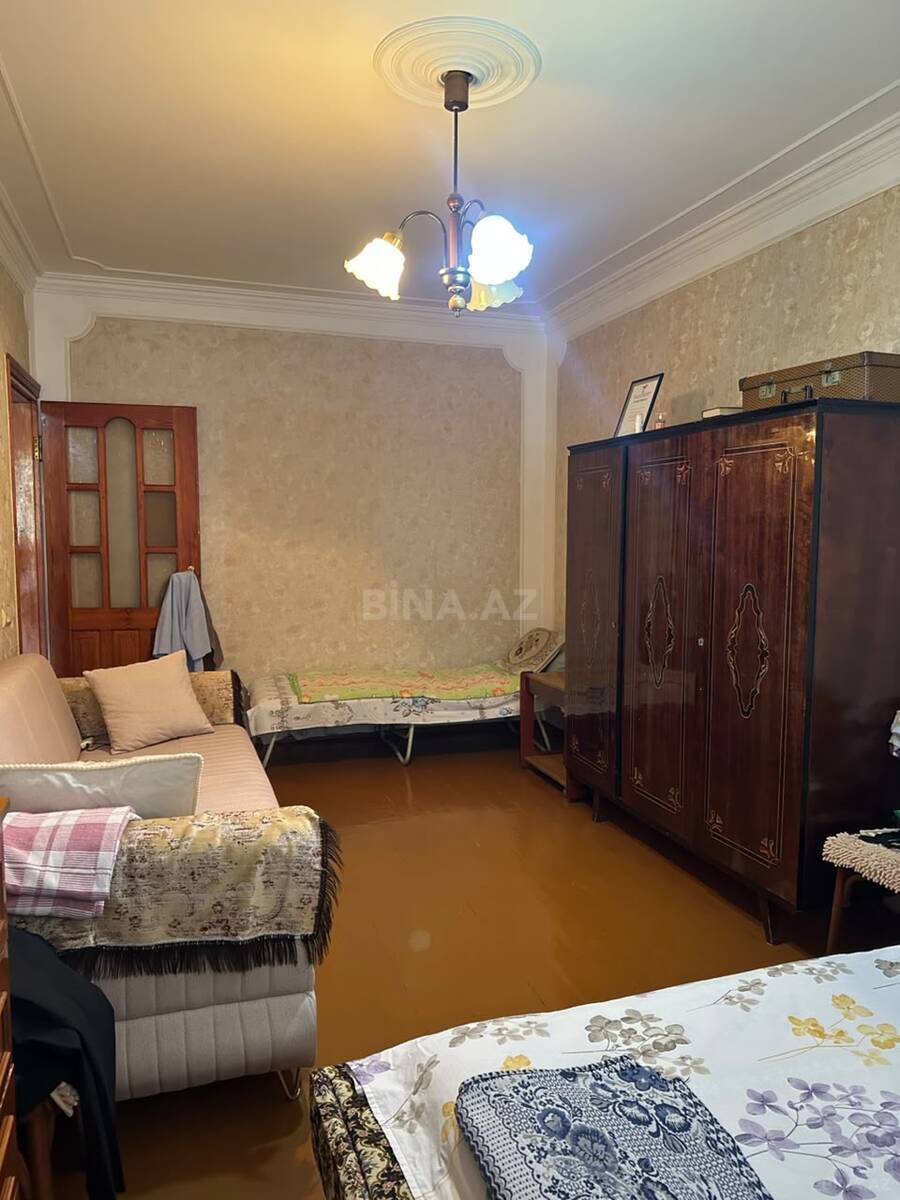 3 otaqlı Köhnə tikili, Bakıxanov q., Bakı