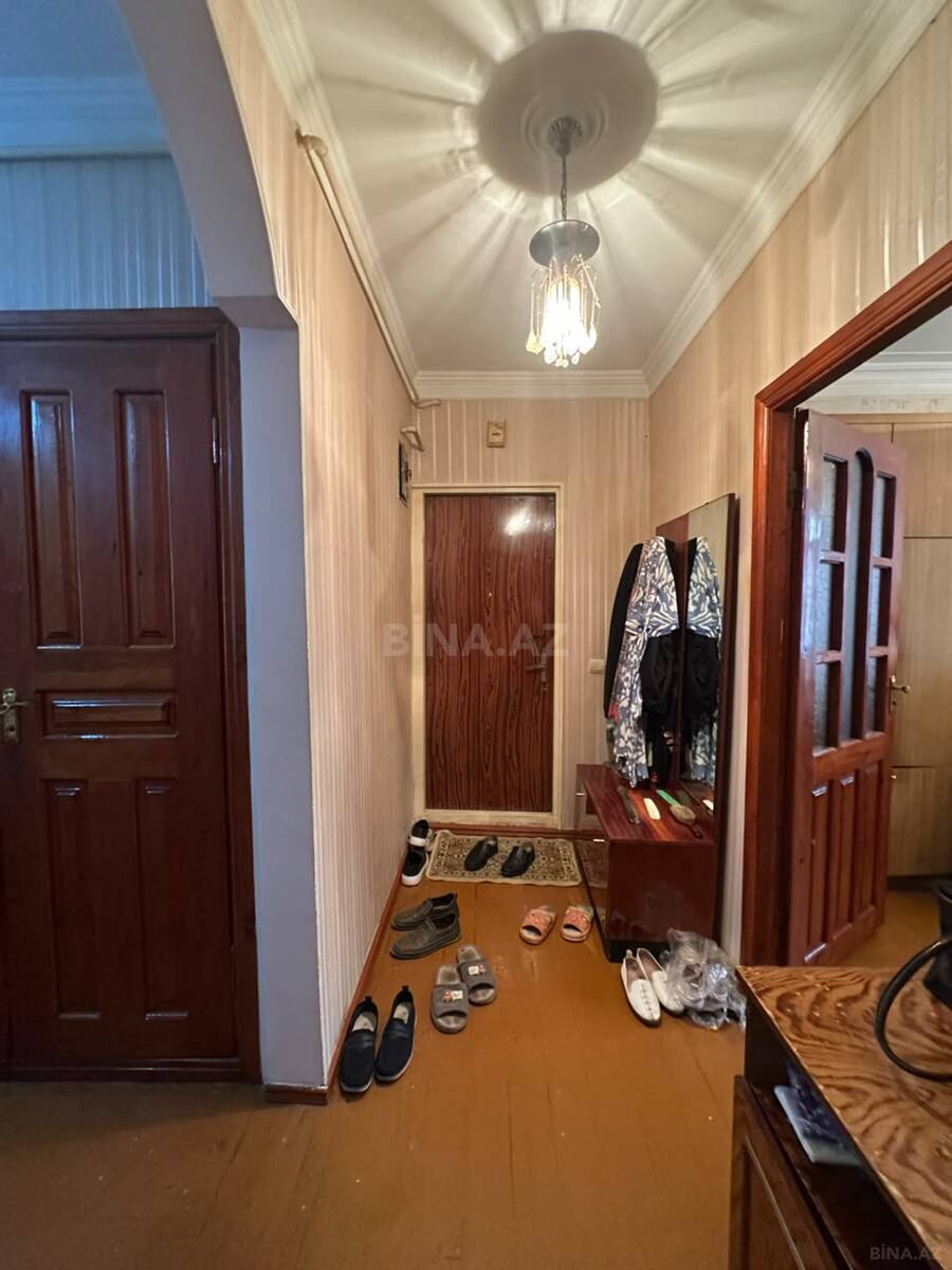 3 otaqlı Köhnə tikili, Bakıxanov q., Bakı