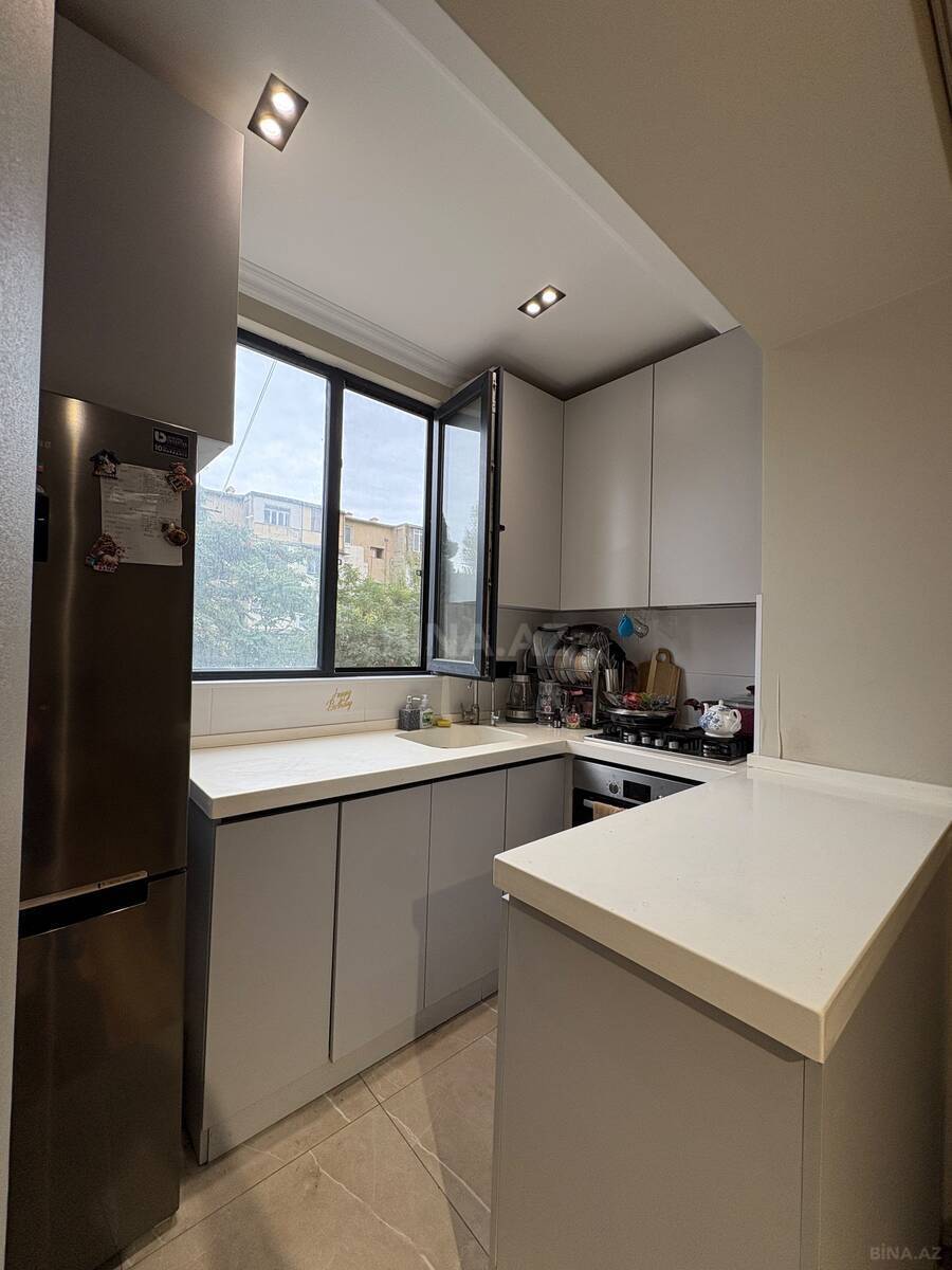 3 otaqlı Köhnə tikili, Neftçilər m., Bakı