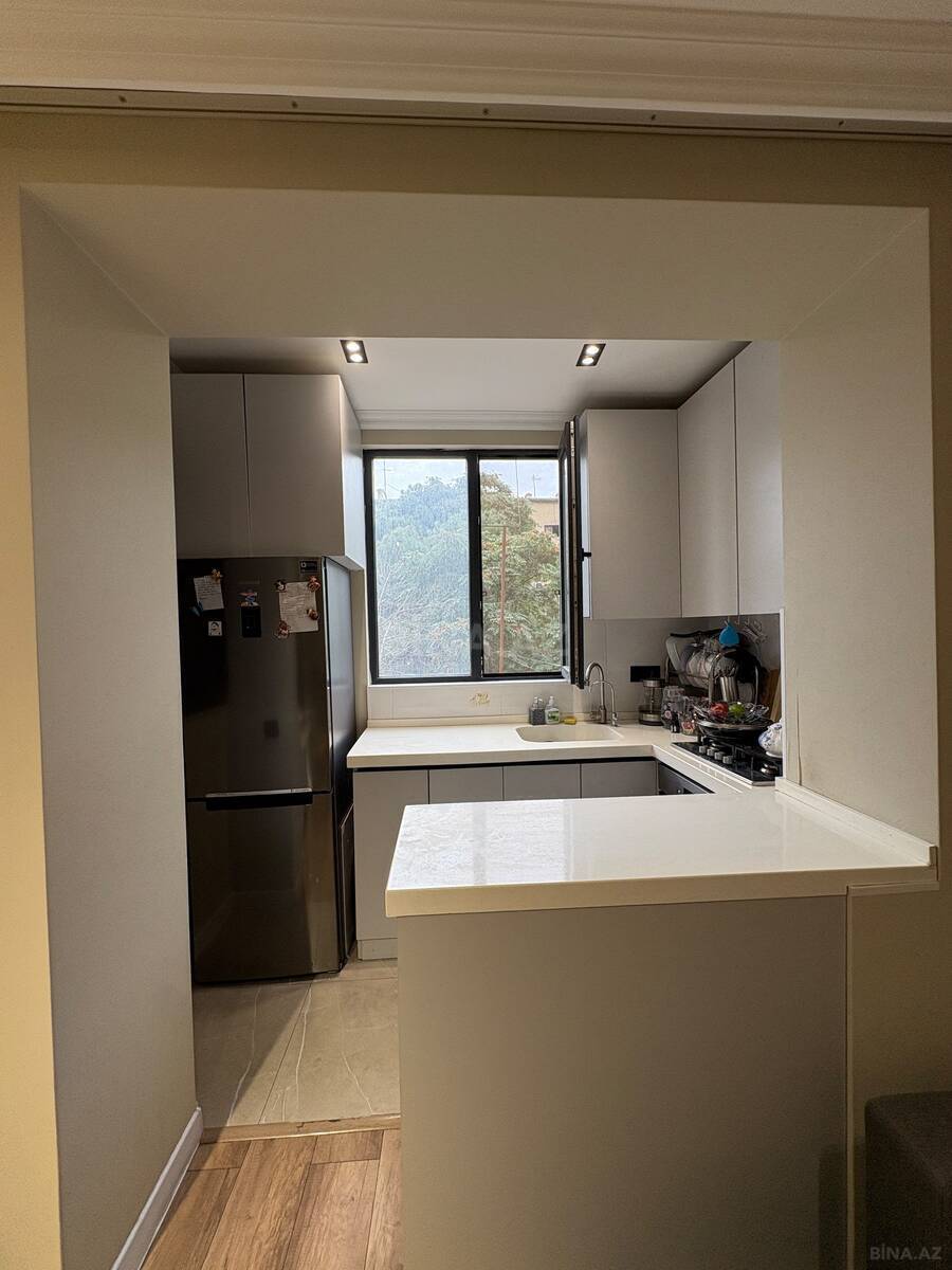 3 otaqlı Köhnə tikili, Neftçilər m., Bakı