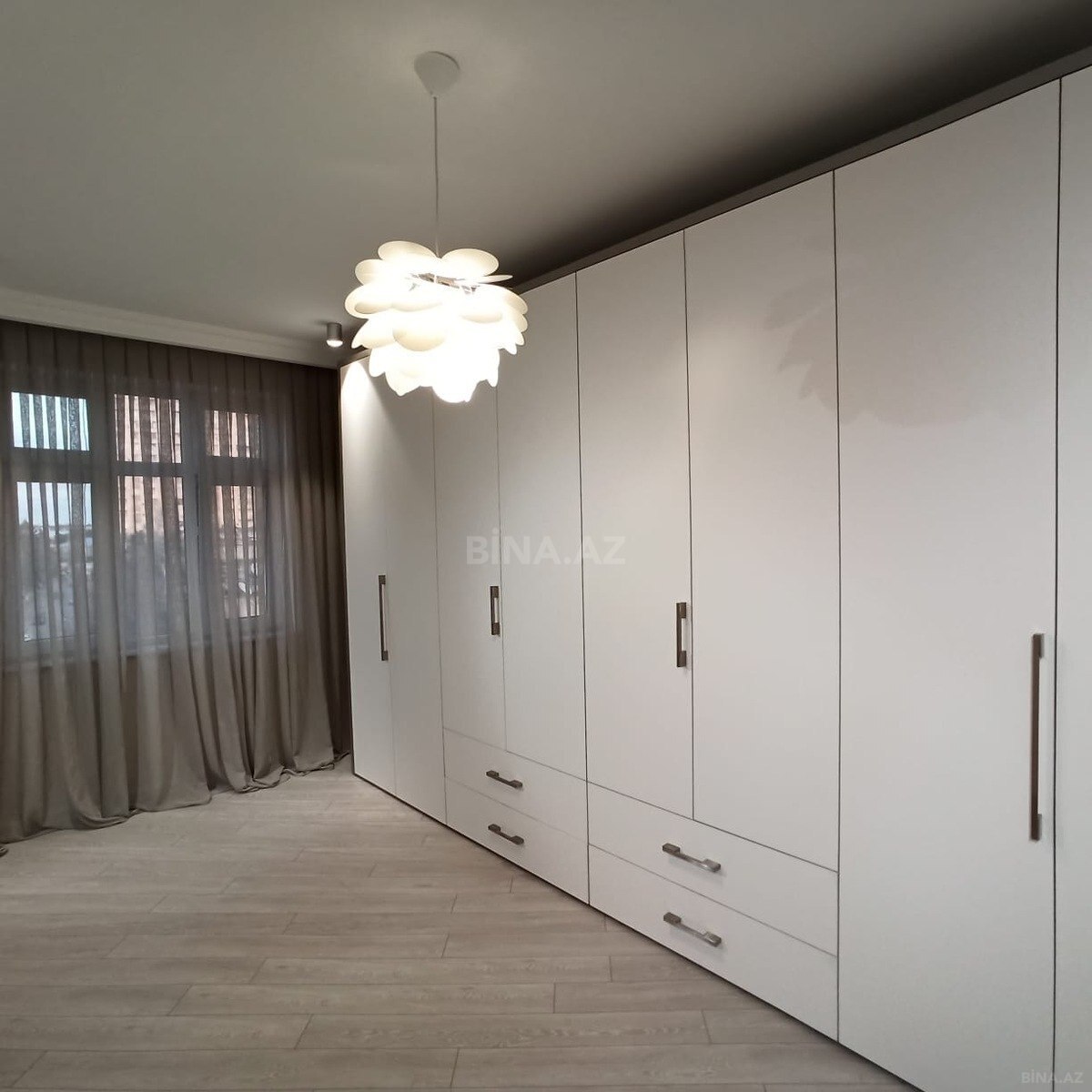 2 otaqlı Köhnə tikili, Qara Qarayev m., Bakı