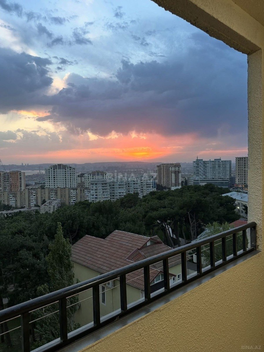 3 otaqlı Köhnə tikili, Həzi Aslanov m., Bakı