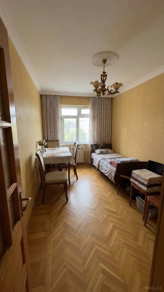 3 otaqlı Köhnə tikili, Neftçilər m., Bakı
