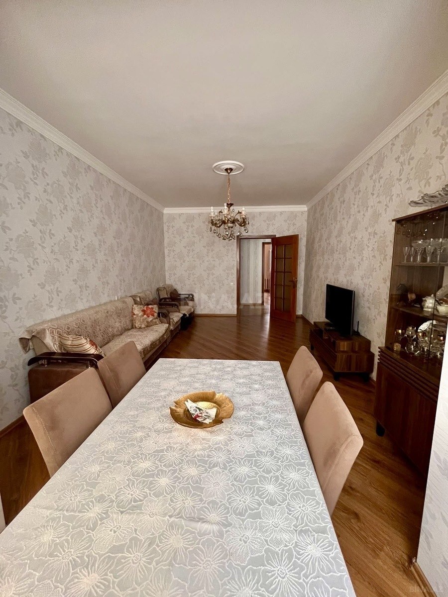 2 otaqlı Köhnə tikili, Elmlər Akademiyası m., Bakı