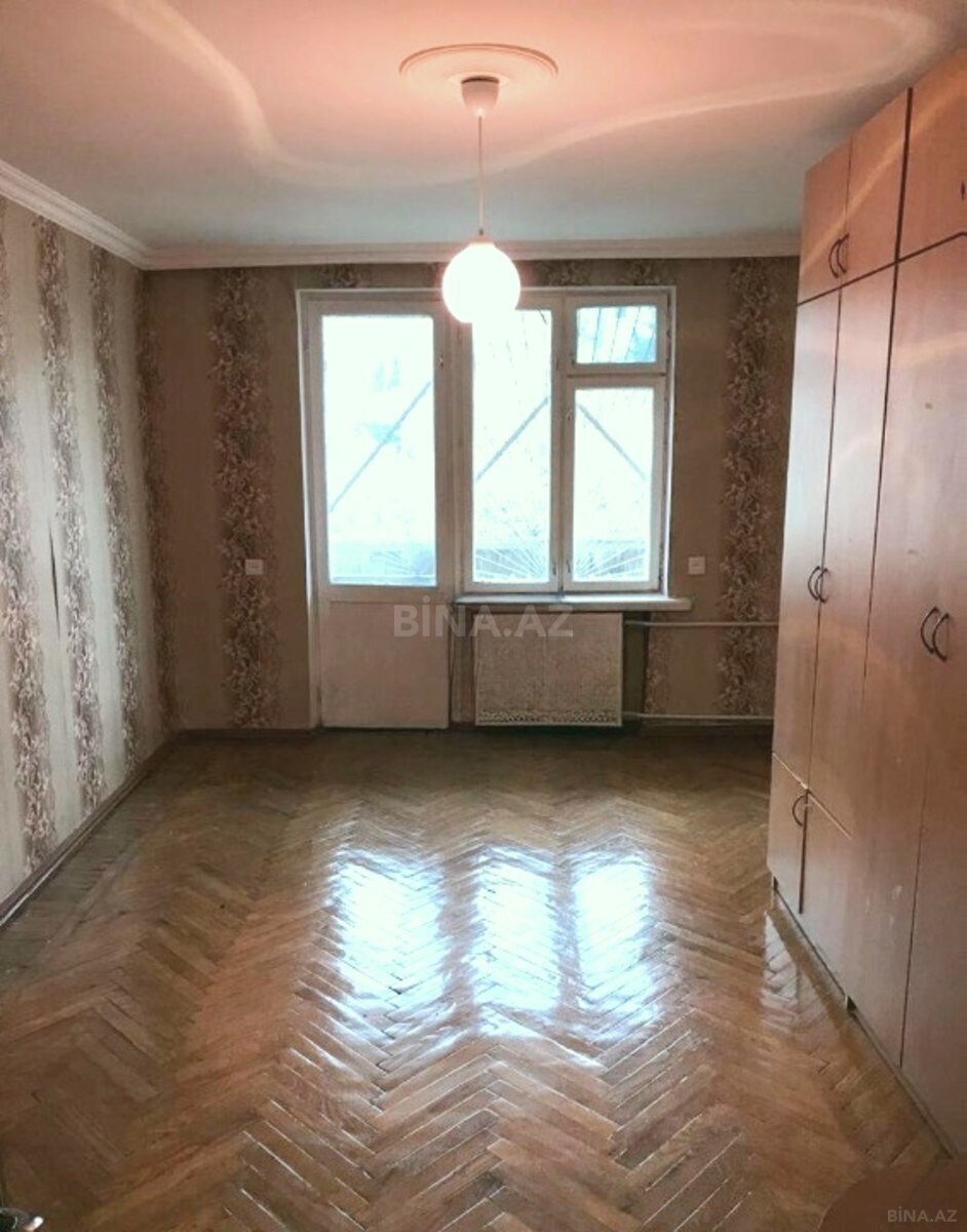 3 otaqlı Köhnə tikili, Elmlər Akademiyası m., Bakı