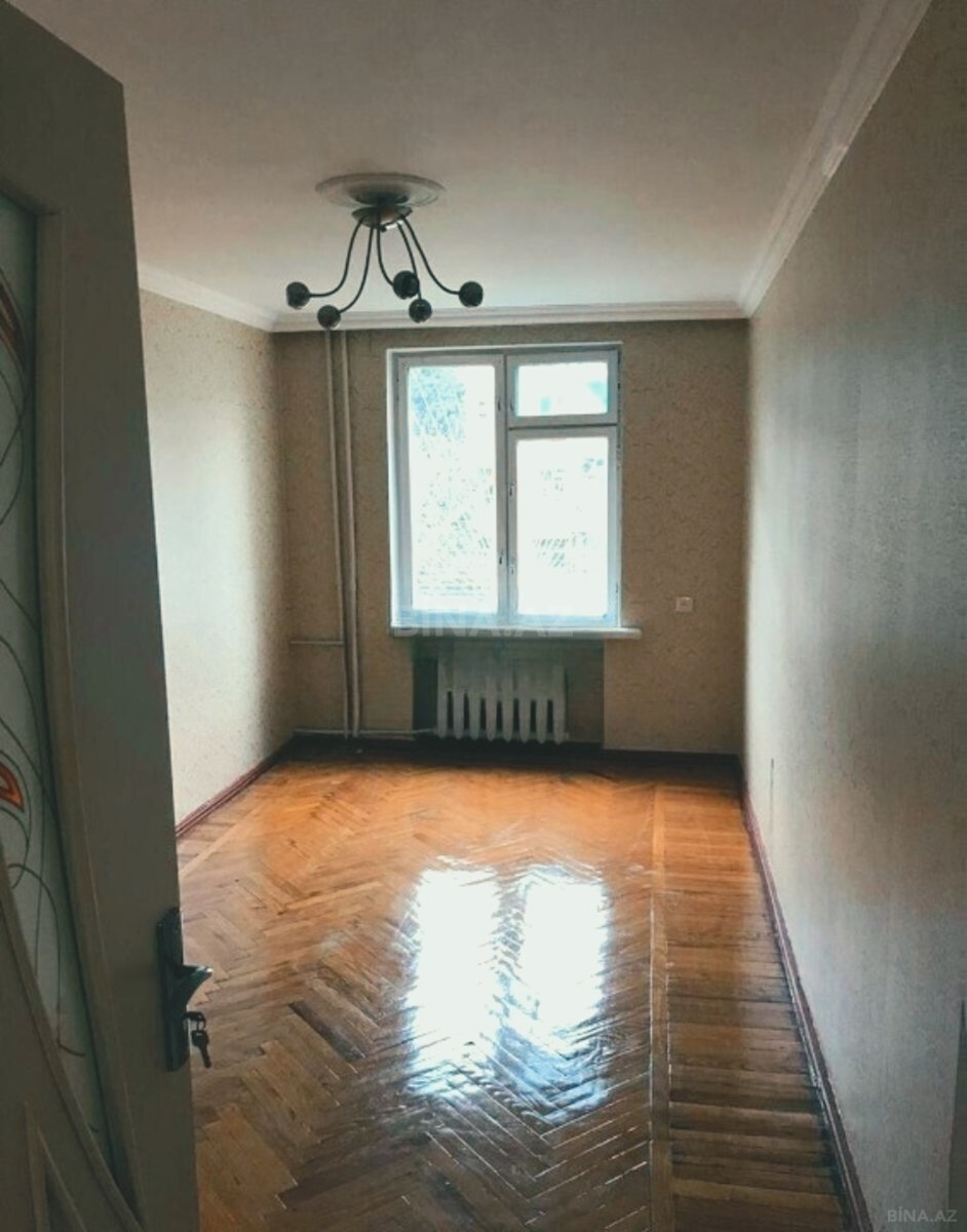 3 otaqlı Köhnə tikili, Elmlər Akademiyası m., Bakı