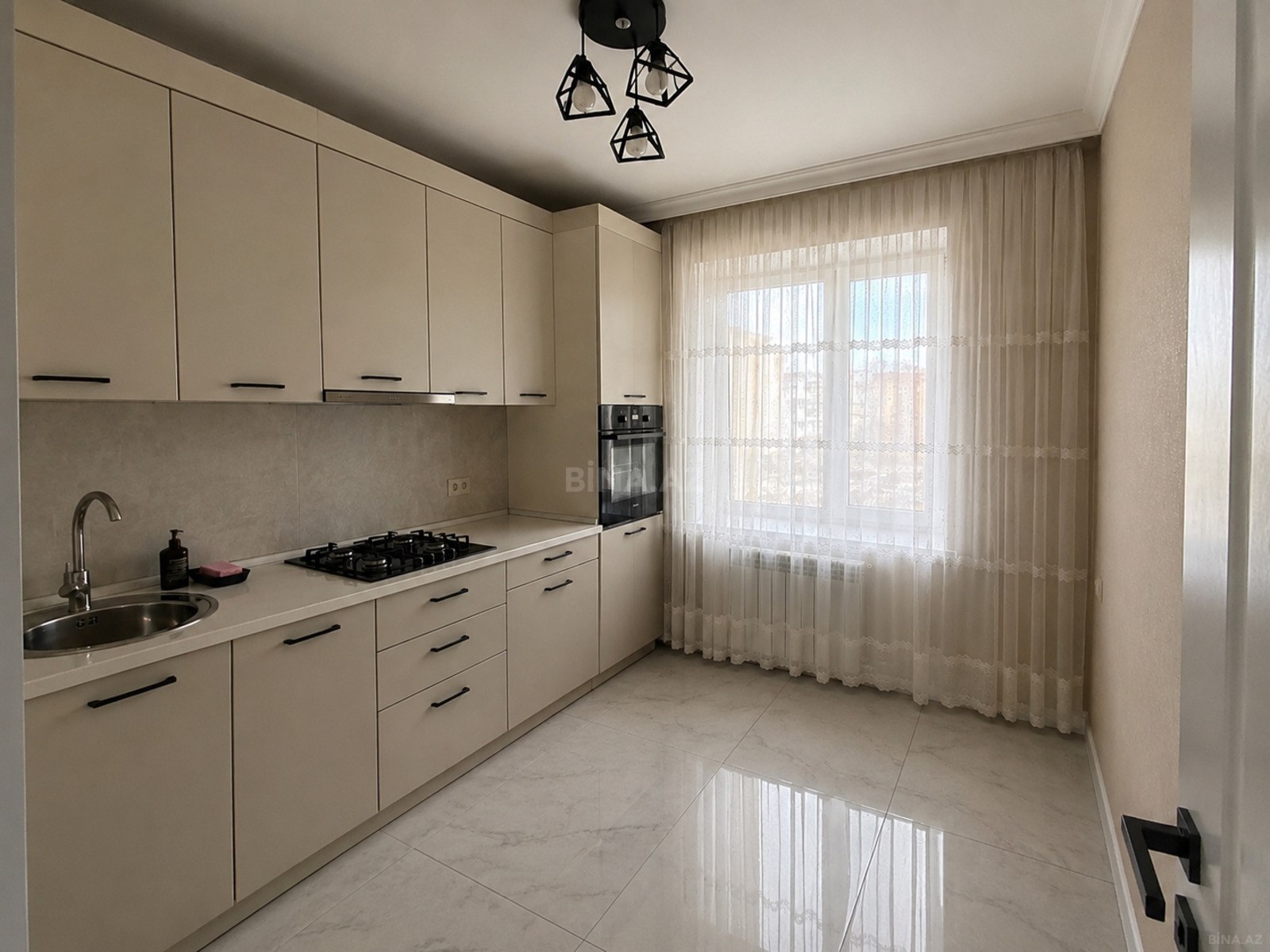 2 otaqlı Köhnə tikili, Elmlər Akademiyası m., Bakı