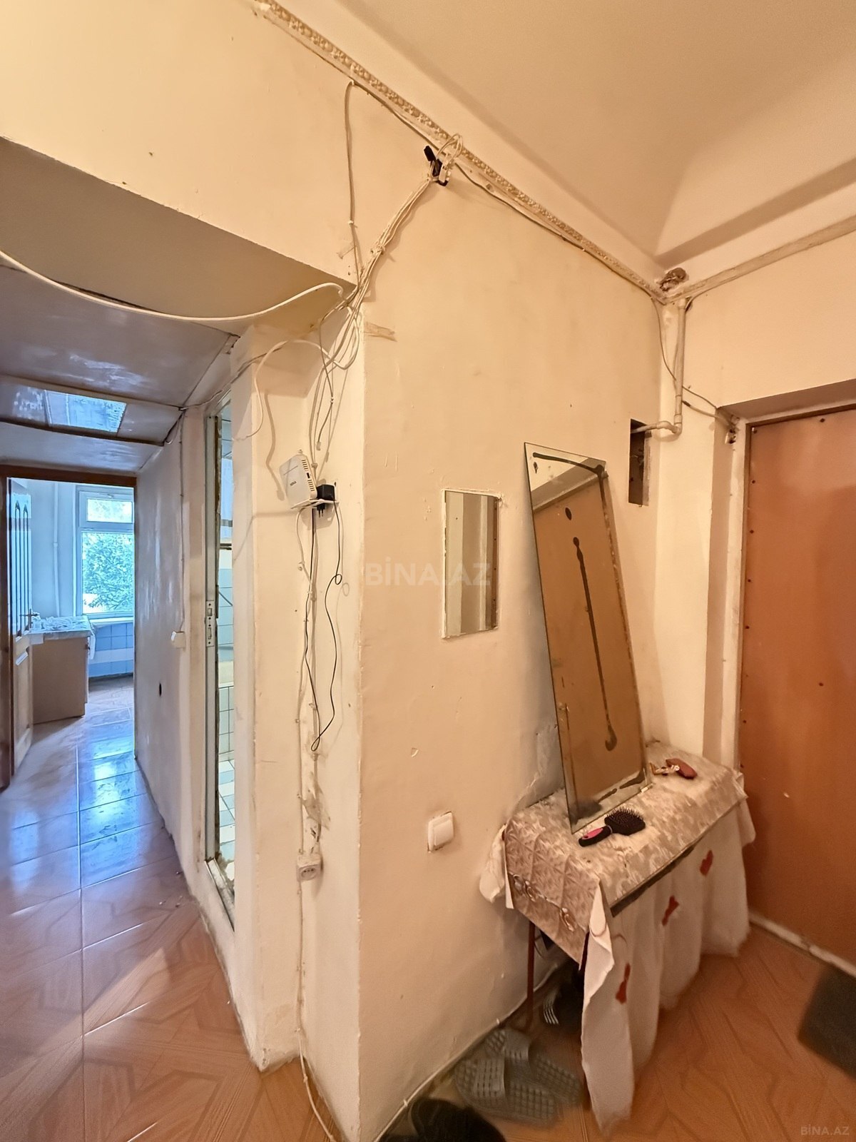 3 otaqlı Köhnə tikili, Neftçilər m., Bakı