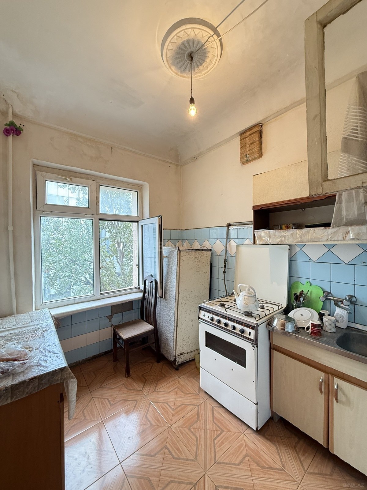 3 otaqlı Köhnə tikili, Neftçilər m., Bakı