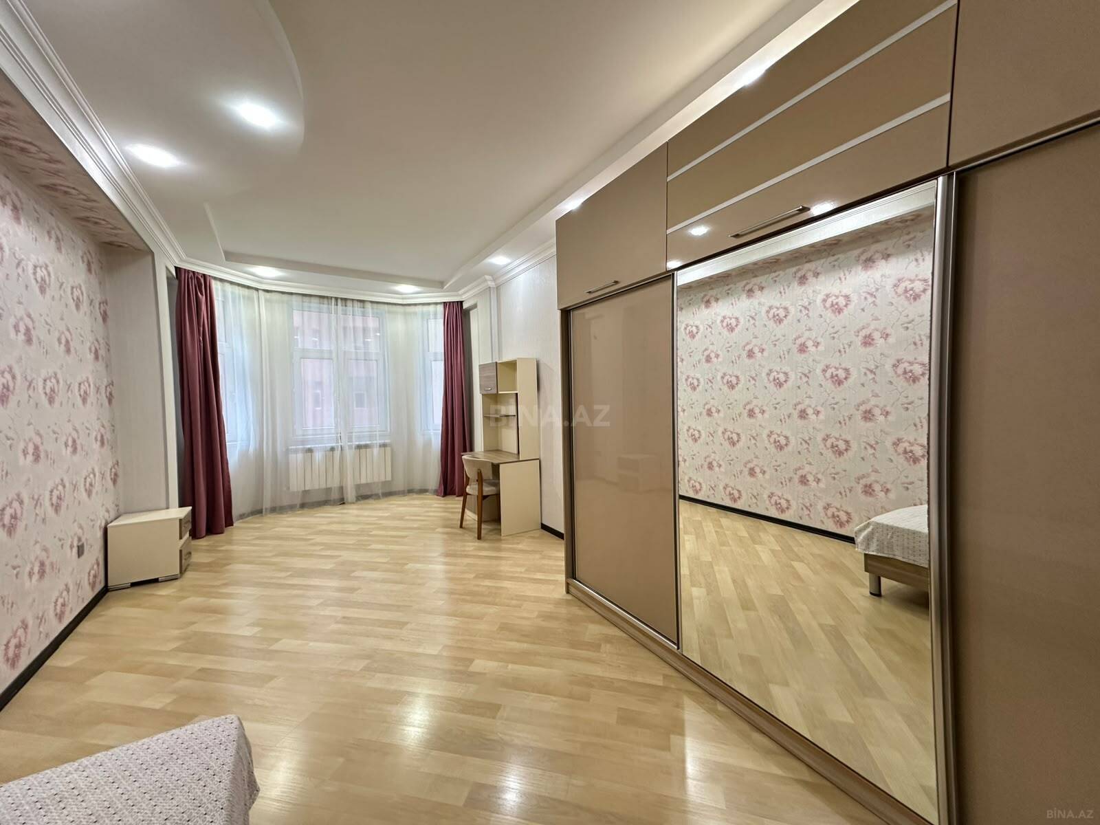 3 otaqlı Yeni tikili, Şah İsmayıl Xətai m., Bakı