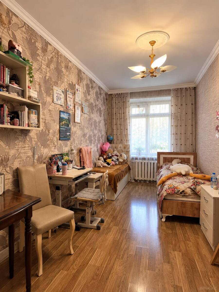 3 otaqlı Köhnə tikili, Qara Qarayev m., Bakı