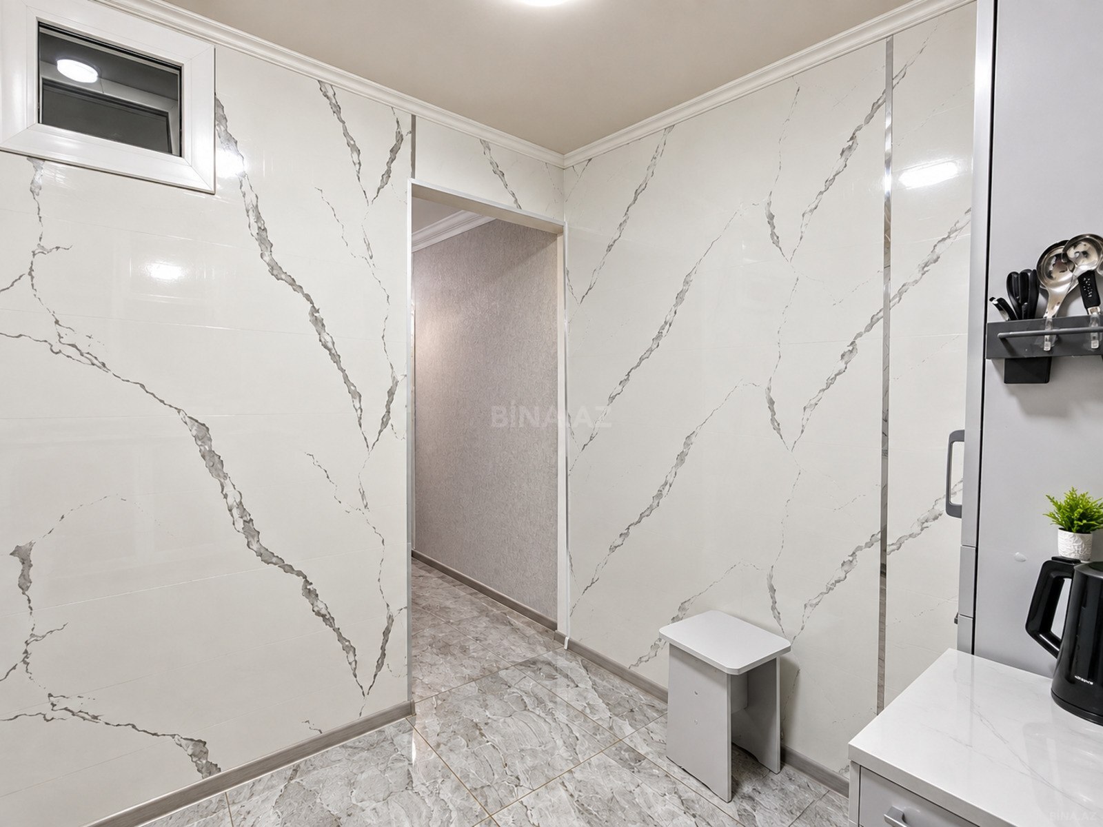 3 otaqlı Köhnə tikili, Qara Qarayev m., Bakı