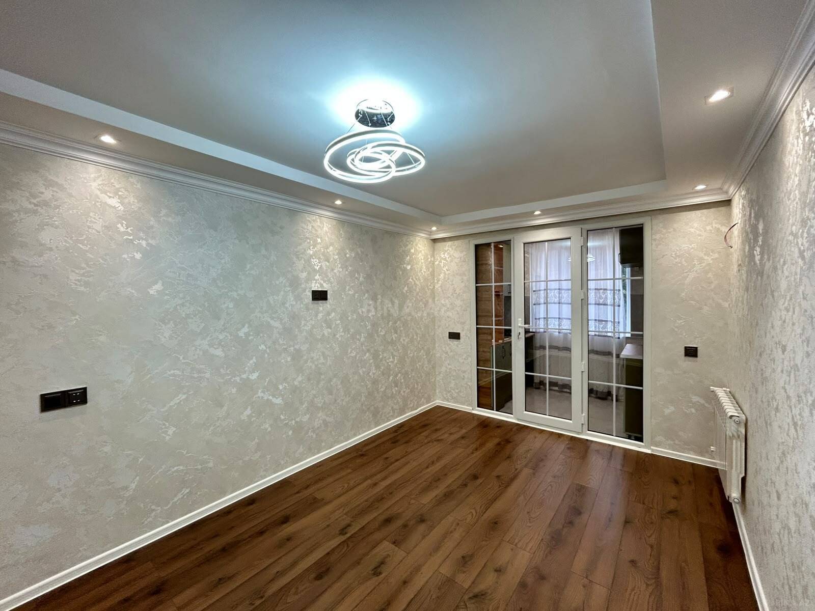 2 otaqlı Köhnə tikili, Qara Qarayev m., Bakı