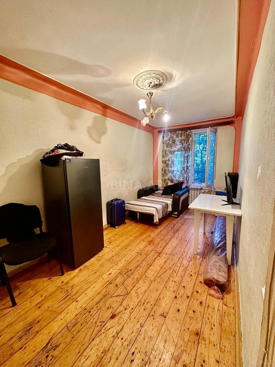 2 otaqlı Köhnə tikili, Qara Qarayev m., Bakı