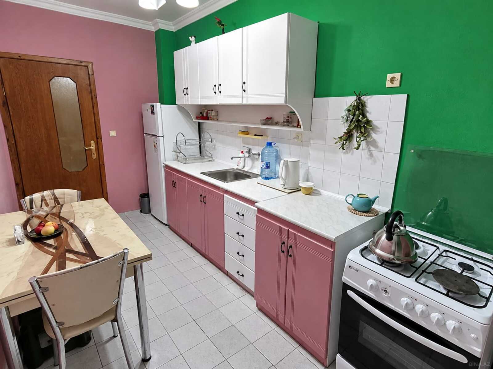 2 otaqlı Köhnə tikili, Elmlər Akademiyası m., Bakı