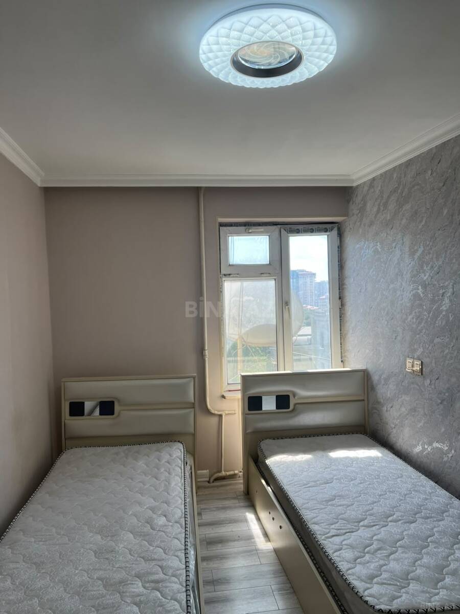 3 otaqlı Köhnə tikili, Memar Əcəmi m., Bakı