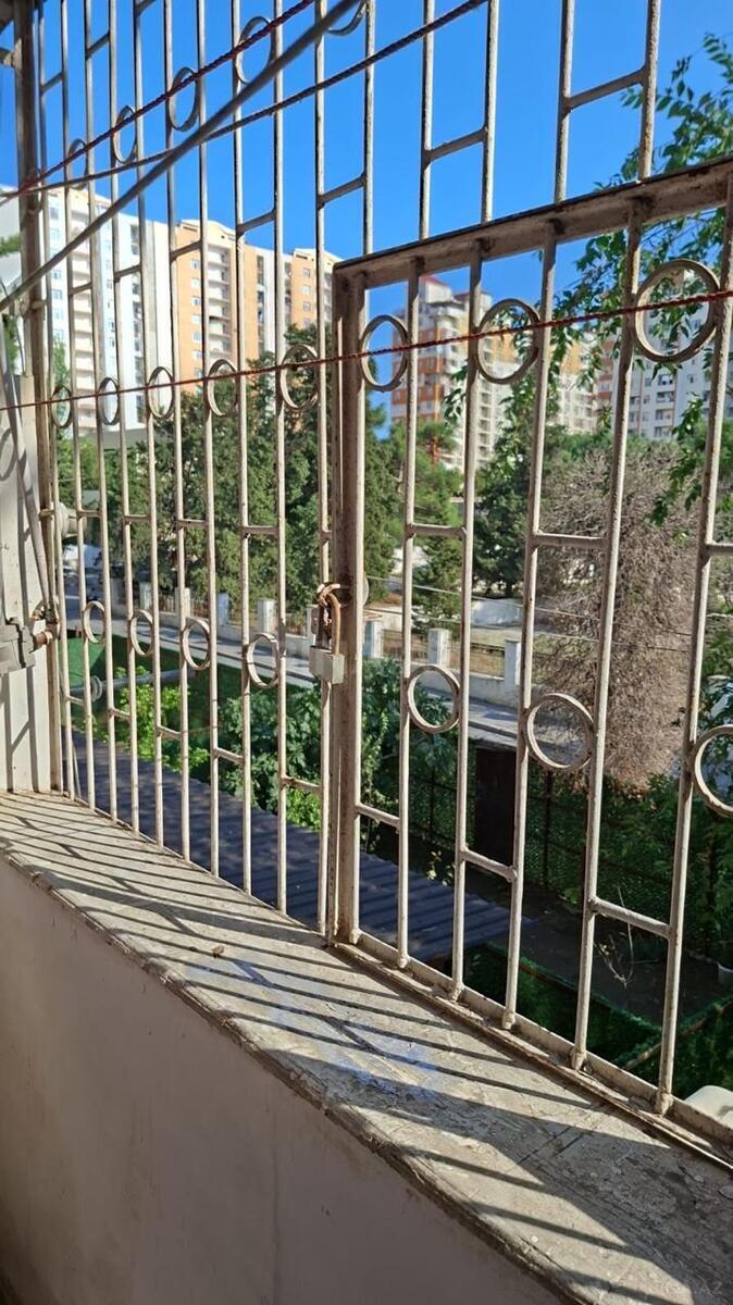 3 otaqlı Köhnə tikili, Həzi Aslanov m., Bakı