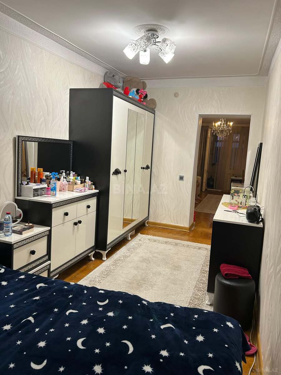 3 otaqlı Köhnə tikili, Neftçilər m., Bakı