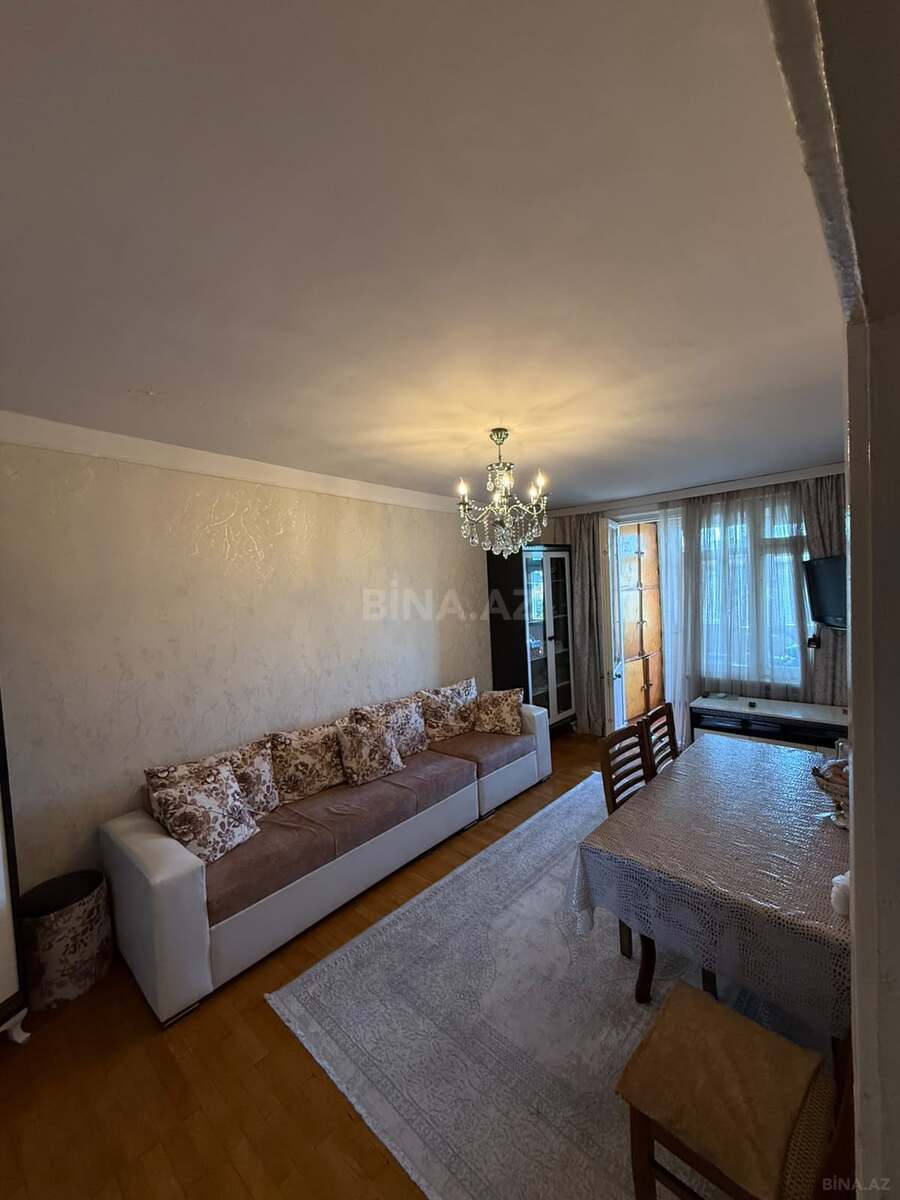 3 otaqlı Köhnə tikili, Neftçilər m., Bakı