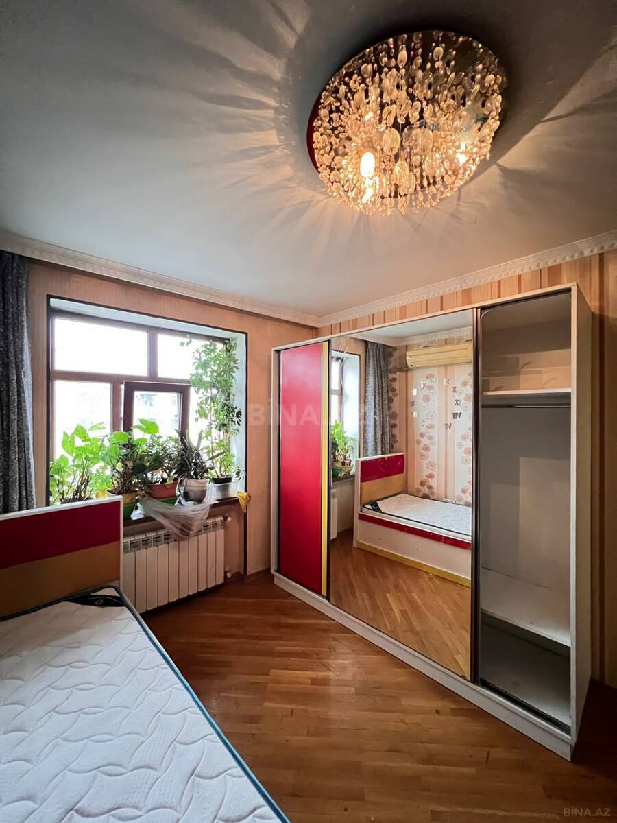 5 otaqlı Köhnə tikili, Əhmədli m., Bakı